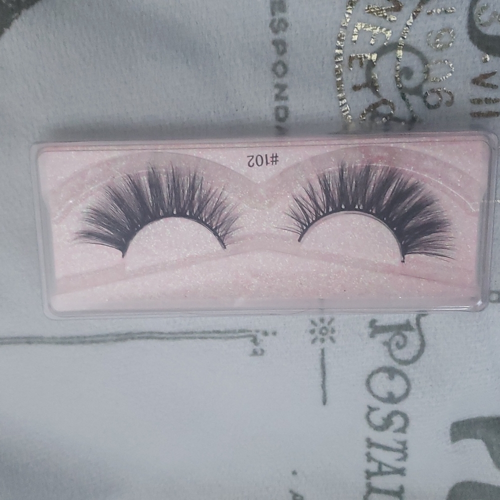 #102 Eyelashes